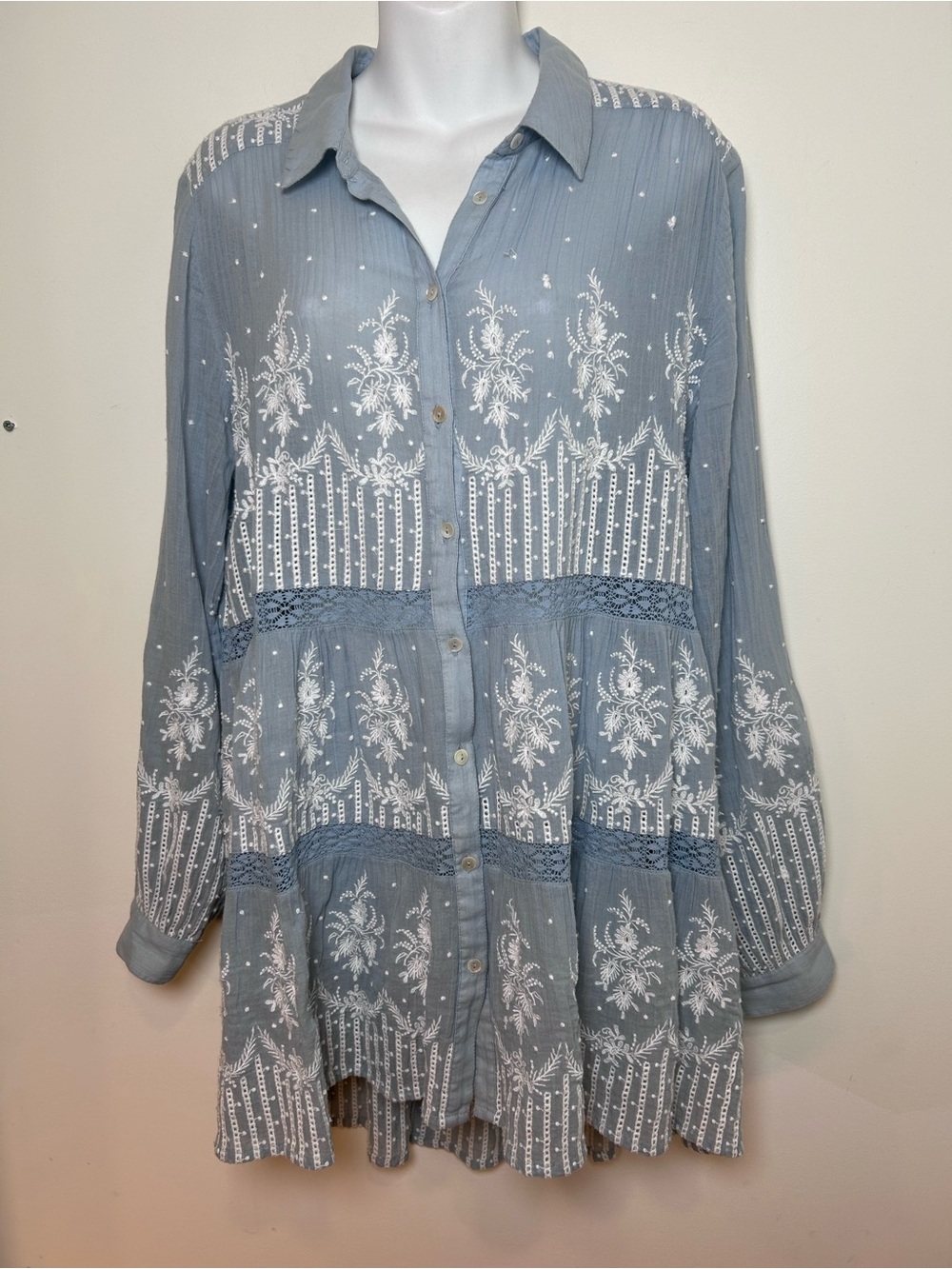 Sundance blue embroidered eyelet button front tunic shirt size medium coastal - Picture 2 of 9